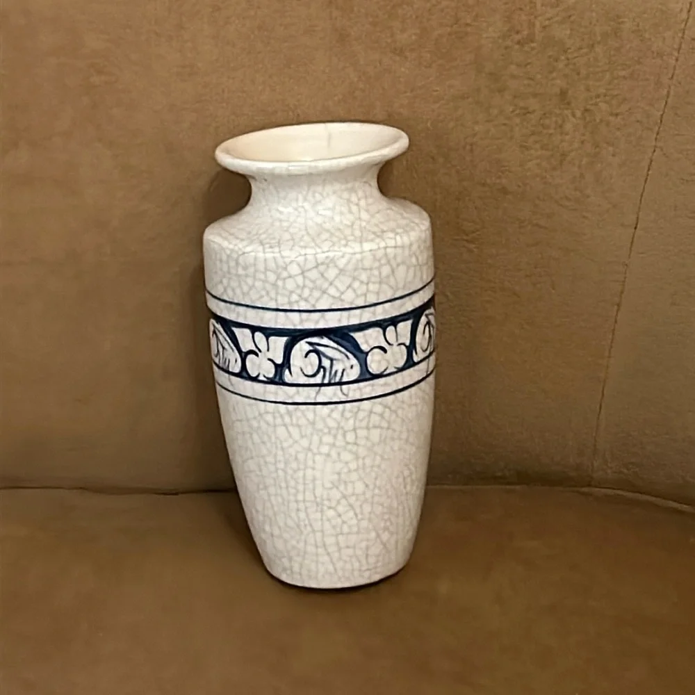 Dedham Rabbit Vase